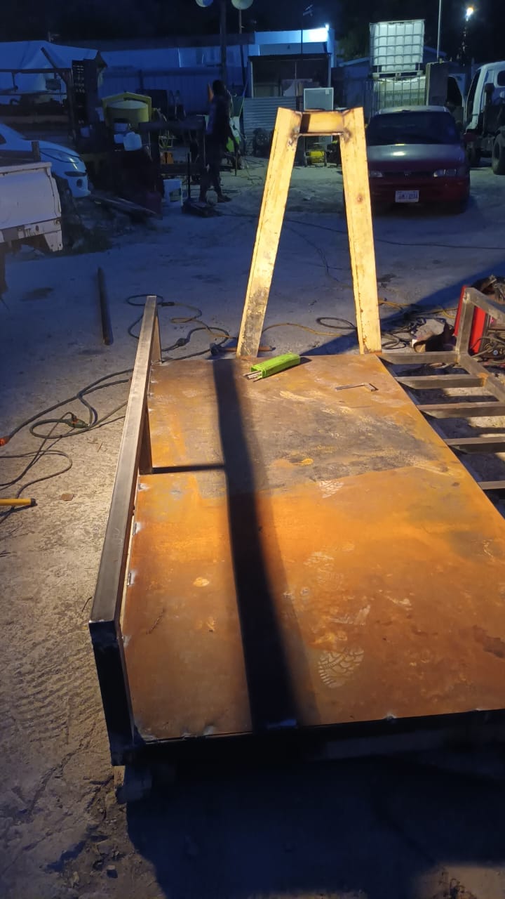 Soldadura de cubierta de placa de acero sobre bastidor por TAS