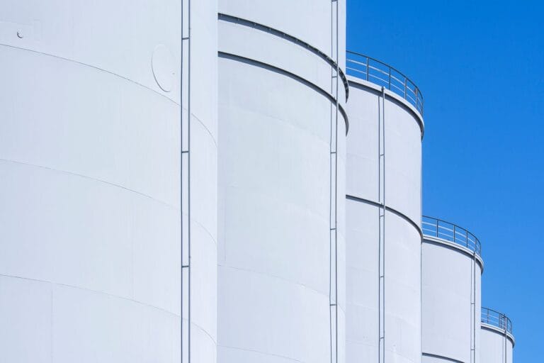 Storage tank types: fixed roof, floating roof and internal floating roof