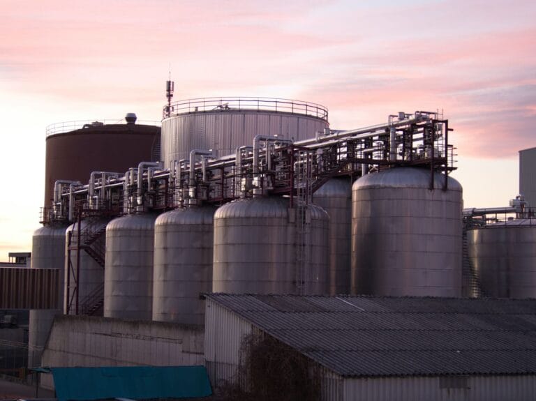 Hydrostatic testing of a storage tank: procedure, water and settlement checks